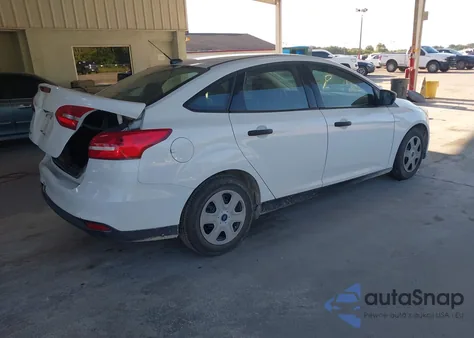 2018 Ford Focus S z USA, uszkodzony, nr VIN 1FADP3E22JL227575
